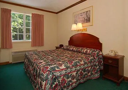 Econo Lodge Colonial Williamsburg Hotel